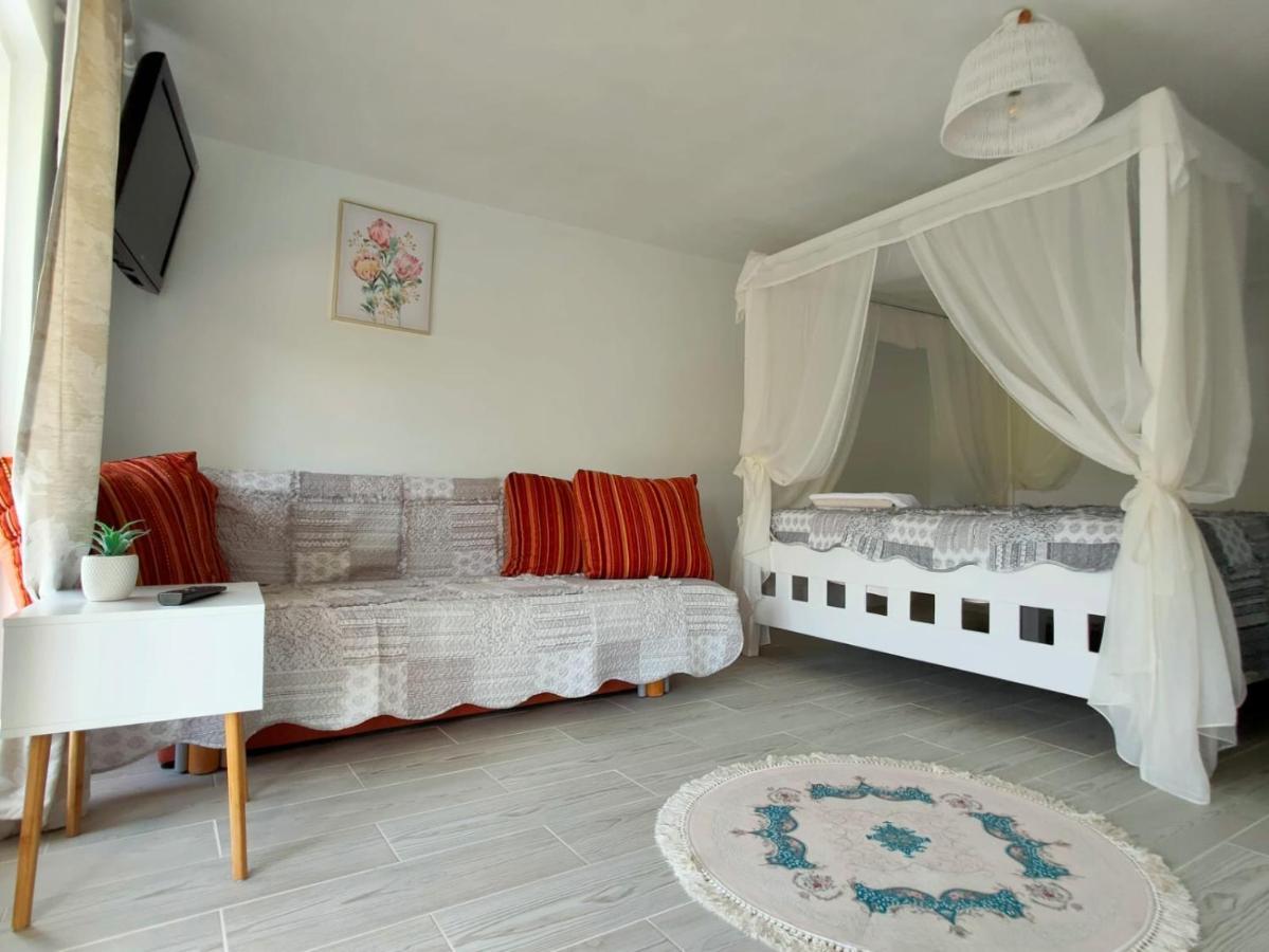 Casutele Verzi Din Camping Ocnele Mari